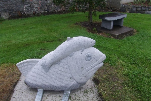 fish-upon-a-fish-sculpture