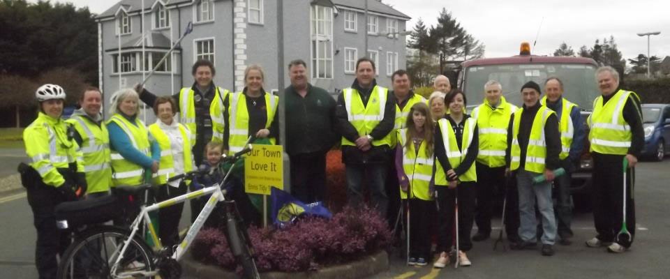 large-group-photo-at-spring-clean