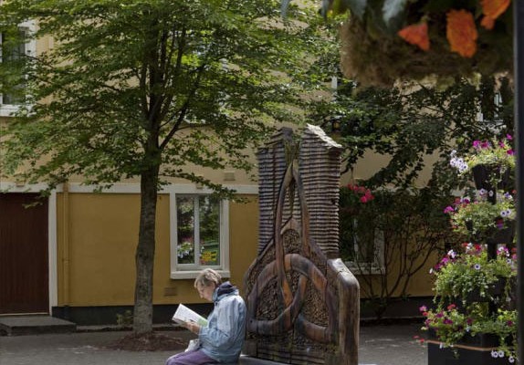 templegate-wooden-sculpture