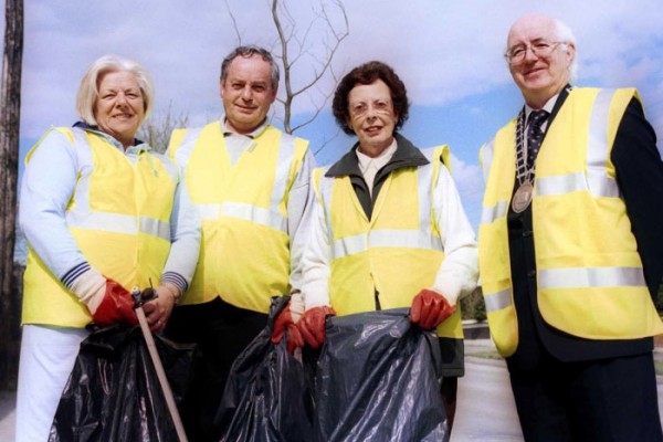 tidy-towns-file-01-committee-members-on-clean-up-day