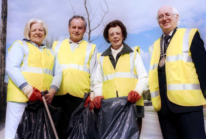 tidy-towns-file-01-committee-members-on-clean-up-day